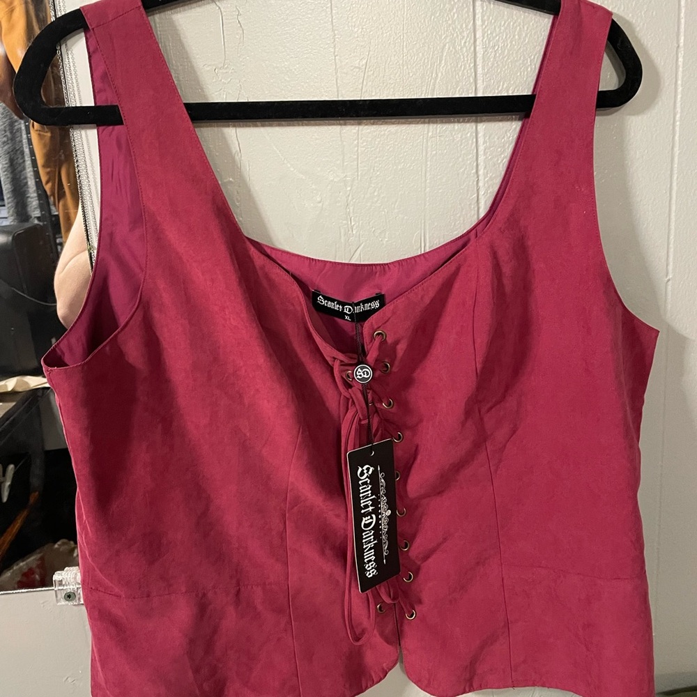 Scarlet darkness Women's Pink Lace-Up Crop Top